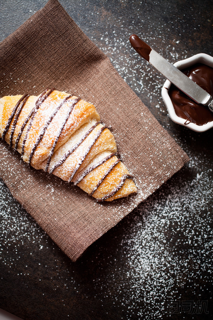 自制羊角面包巧克力