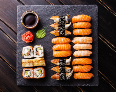 寿司套上黑色石材板岩