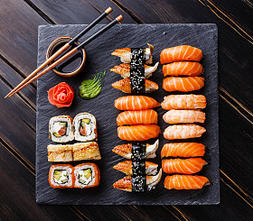 寿司套上黑色石材板岩图片