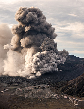 溴的火山爆发，印度尼西亚爪哇