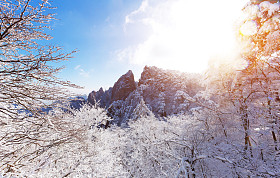 黄山山冬季的雪场景