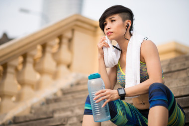 休息的運(yùn)動(dòng)型女人