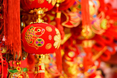 传统的中国红色鱼装饰