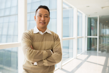 自信的混血商人