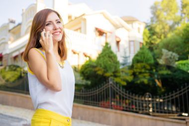 淺談移動(dòng)電話的女人照片