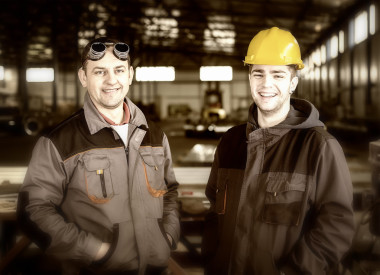 在保護制服的工人照片