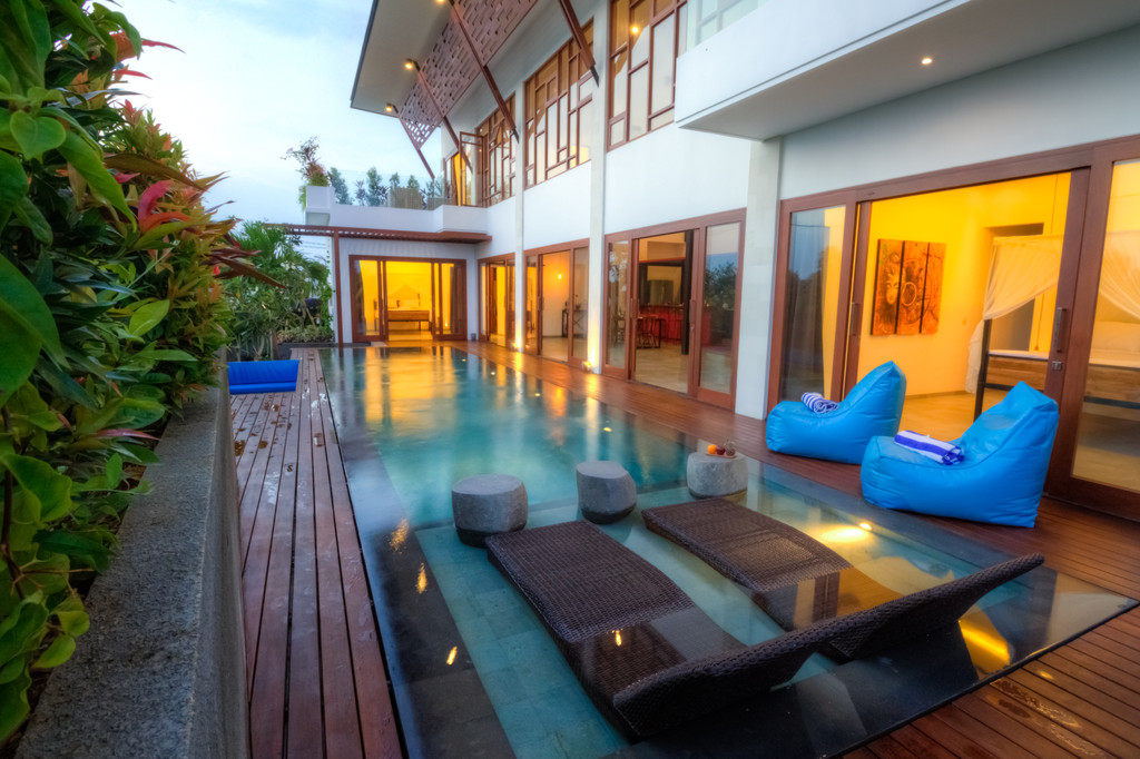 现代钢表照片 现代钢表照片