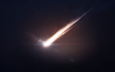 作為它發(fā)光的一顆流星進入地球大氣層。這幅圖像由美國國家航空航天局提供的元素