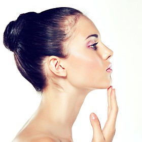 漂亮的女人和清洁皮肤