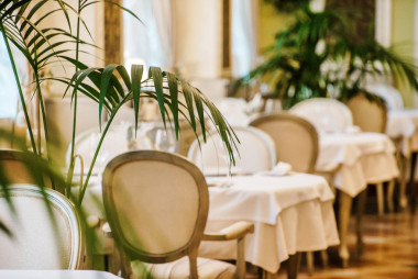 現(xiàn)代餐廳內(nèi)部