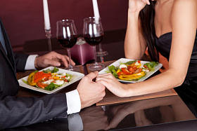 在浪漫的晚餐的餐厅在几图片