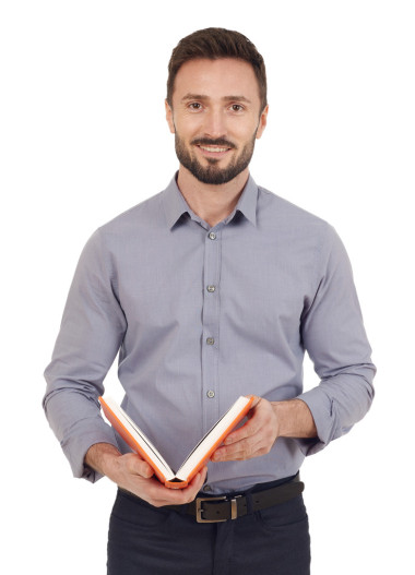 商人拿著一本書