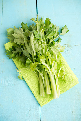 新鲜绿色芹菜