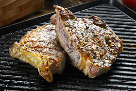 烤的牛肉牛排