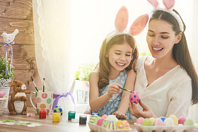 家庭准备复活节图片