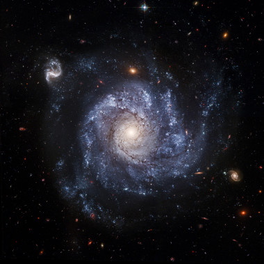 查看圖像的銀河系統(tǒng)隔離此圖像由美國國家航空航天局提供的元素