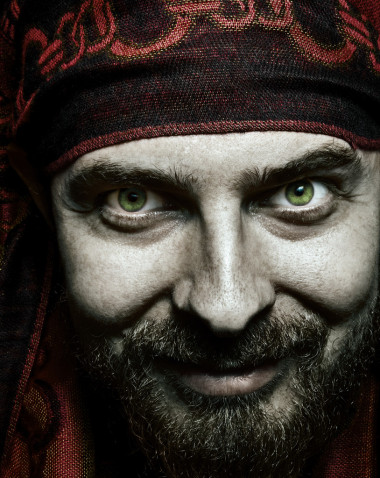 滑稽離奇詭異老頭的特寫肖像