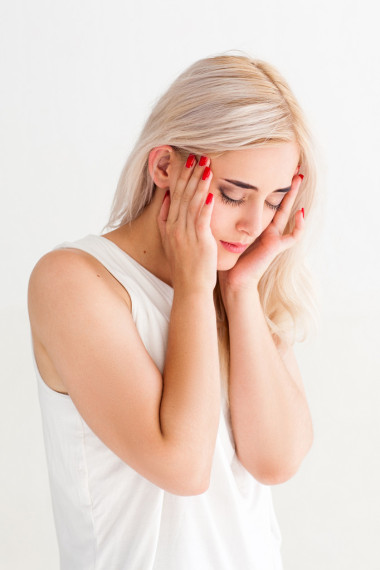 婦女與劇烈頭痛圖片