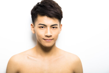 有魅力的年輕男子的肖像