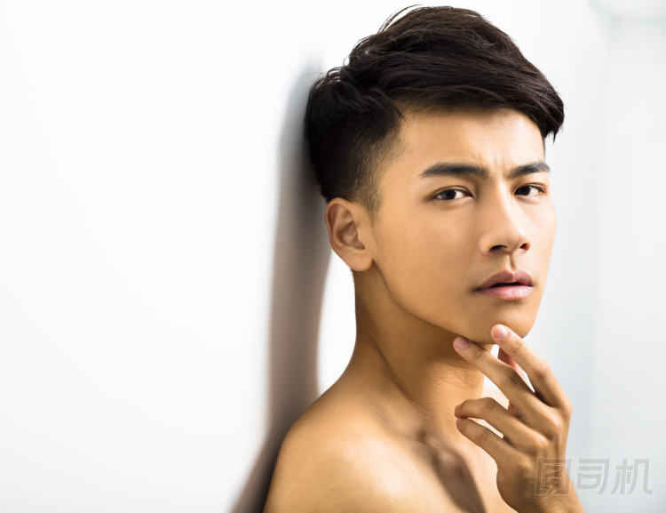 有魅力的年輕男子的肖像