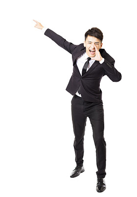 年轻商人大声说着，白上孤立