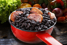 巴西 feijoada 上一壶