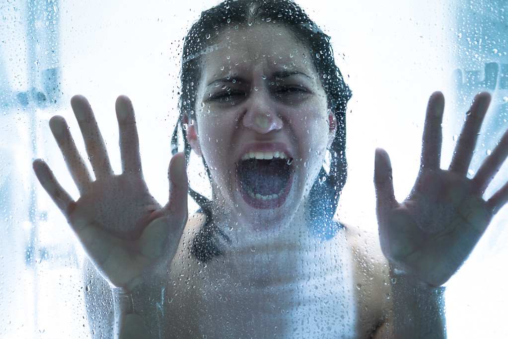 被绑架的受虐人质受害者妇女在情绪紧张和痛苦中害怕被限制被困呼救挣扎 被绑架的受虐人质受害者妇女在情绪紧张和痛苦中害怕被限制被困呼救挣扎