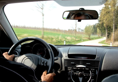 驅(qū)動器通過景觀圖片