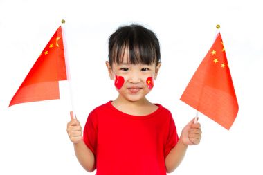 亚洲中国小姑娘抱着中国国旗