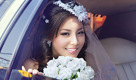 美丽的亚洲新娘微笑图片