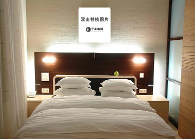 卧室室内装饰画框灰色墙创意样机