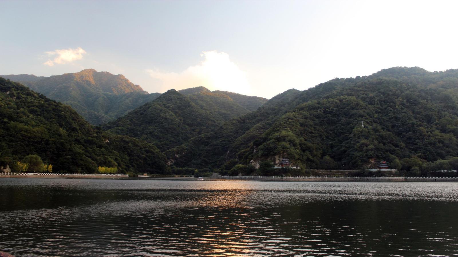 歐美風唯美簡約畢業(yè)旅行日記相冊PPT