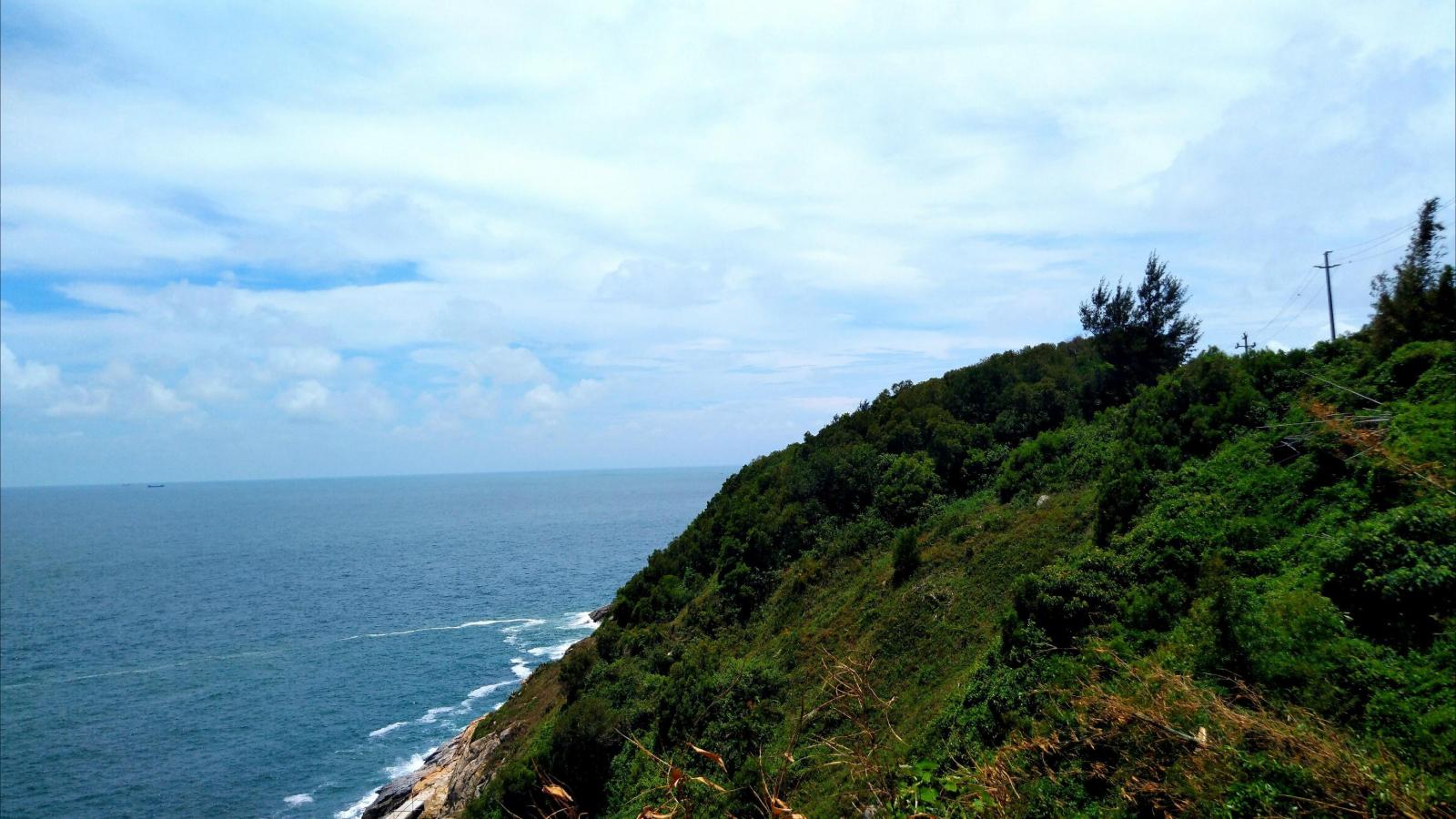 簡(jiǎn)約登山文化宣傳推廣PPT模板