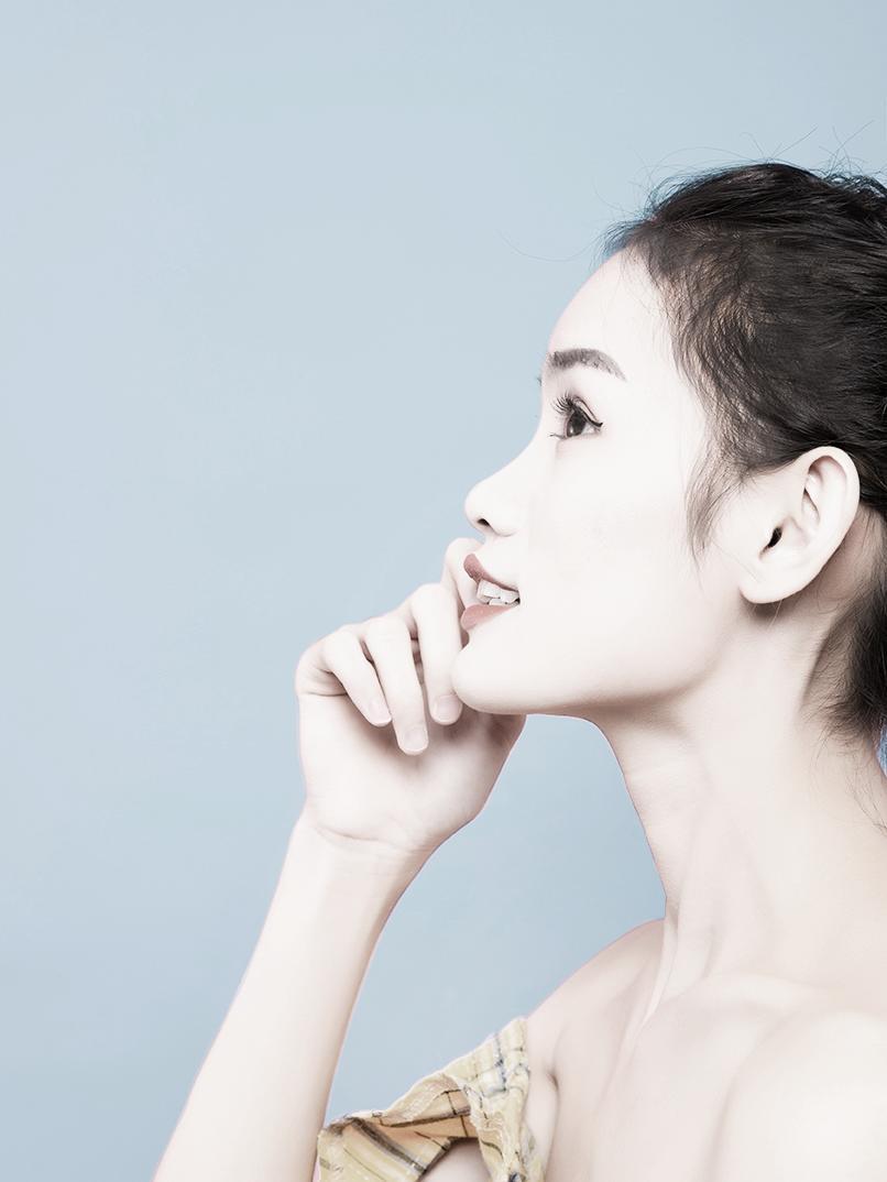 簡約大氣醫(yī)療美容整形產(chǎn)品宣傳介紹ppt