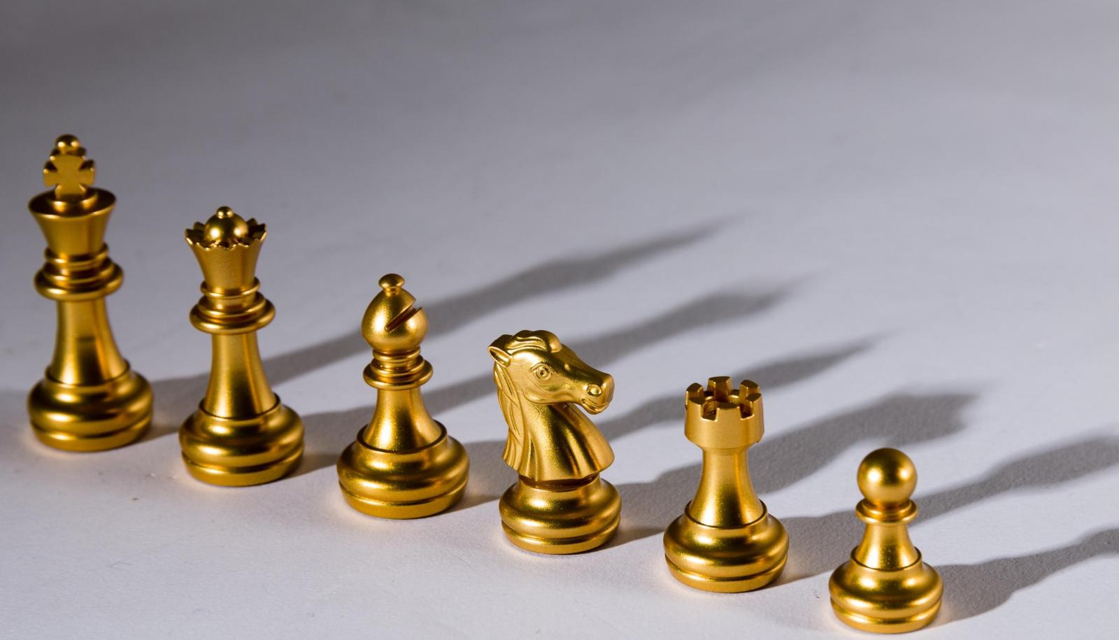 黑金簡約象棋實用工作型PPT模板