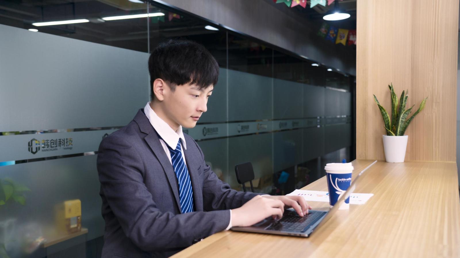 財務(wù)分析報告工作總結(jié)通用商務(wù)PPT模板橙