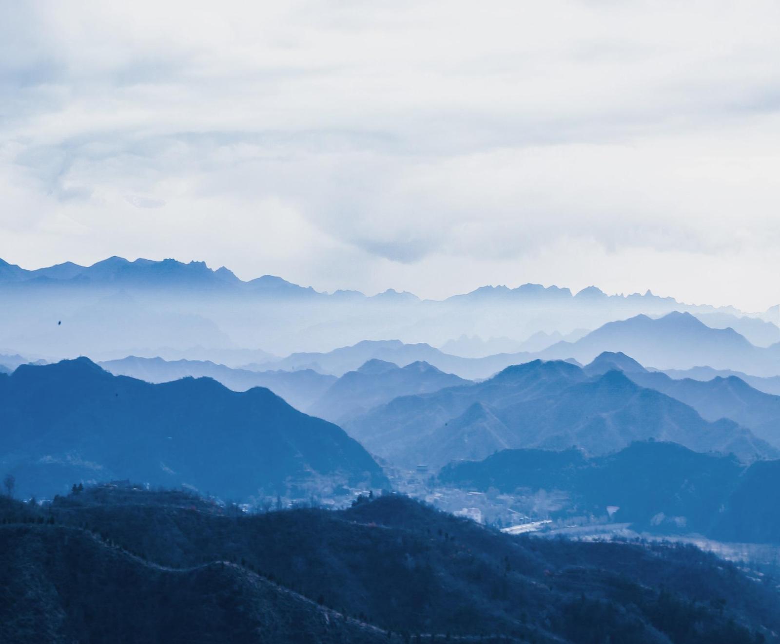 創(chuàng)意簡(jiǎn)約輕國(guó)風(fēng)企業(yè)宣傳ppt模版