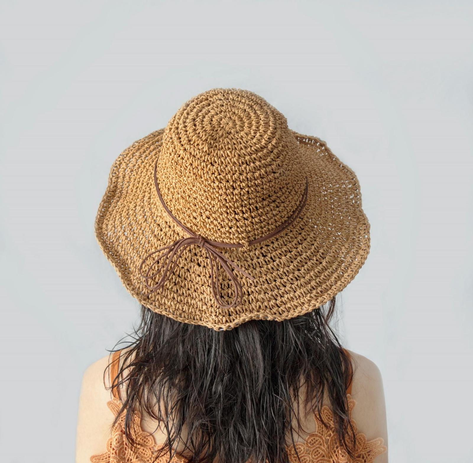ins風(fēng)極簡服裝產(chǎn)品展示文藝PPT模板