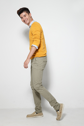 快乐的青年男人照片