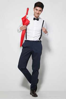 青年男人拿着雨伞图片