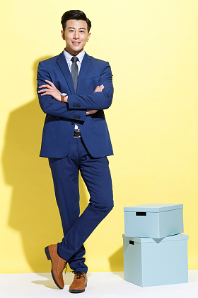 青年商务男士图片