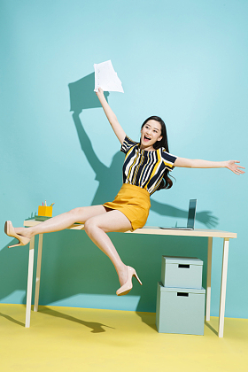 青年商务女士图片