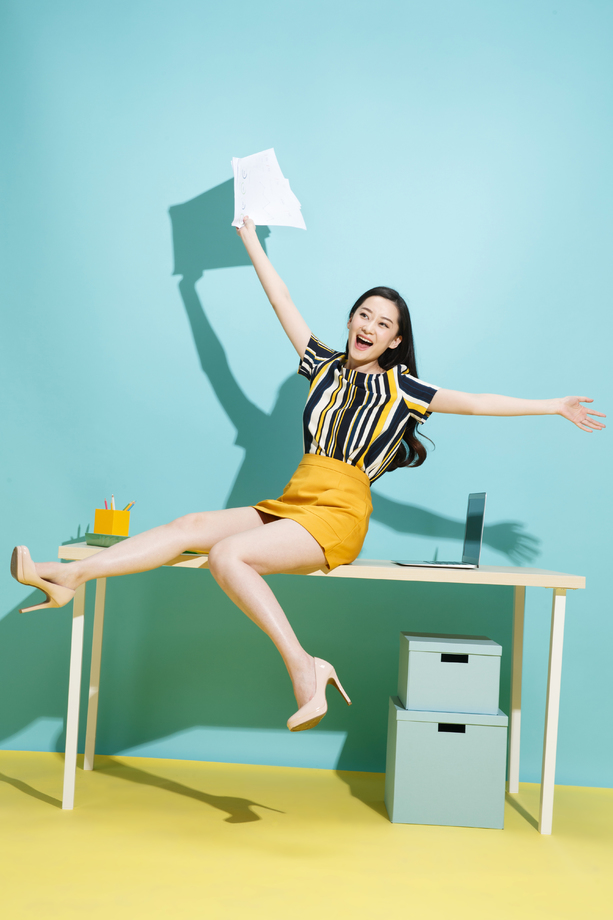 青年商务女士图片