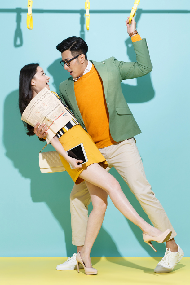 上班路上的青年人图片 上班路上的青年人图片