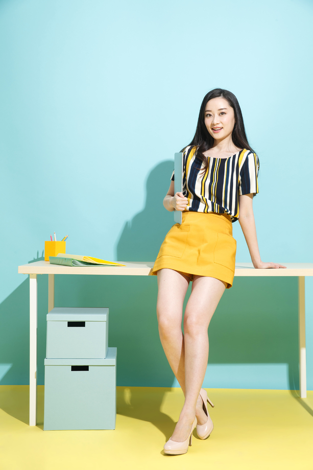 青年商务女士图片
