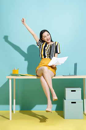 青年商务女士照片