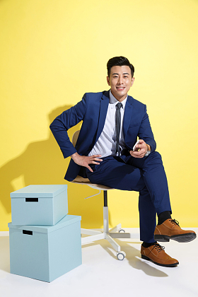 青年商务男士图片