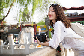 快乐女孩旅行图片