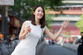 快乐女孩旅行照片
