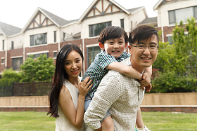 幸福的一家三口照片